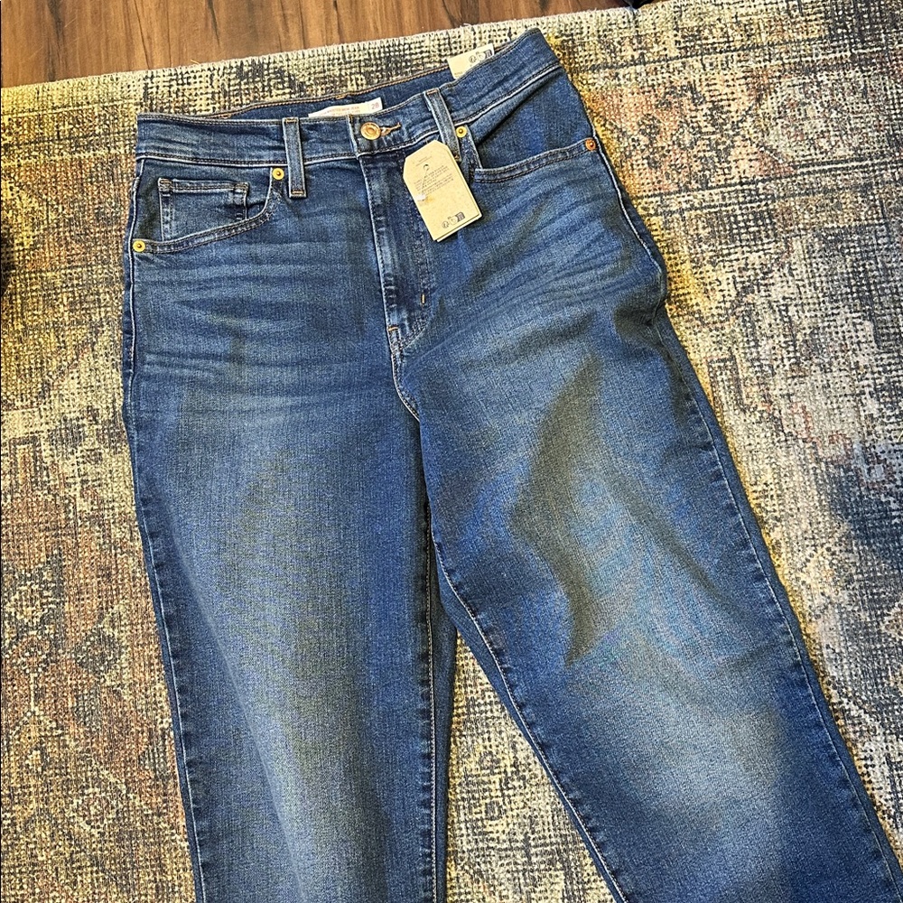 Levi’s 28